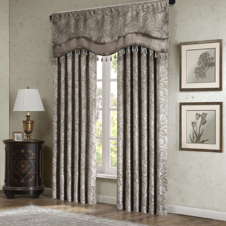 Alcott Hill® Pereira Paisley Scalloped 50'' W Window Valance